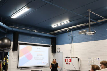 YK:n tasa-arvojärjestö UN Women Suomi emännöi Kiekko-Espoon kotiottelua – yhteistyö edistää turvallisempaa urheilukulttuuria 