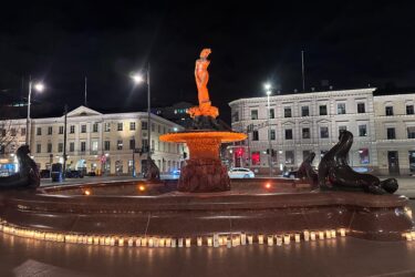 Oranssit päivät -kampanja naisiin kohdistuvaa väkivaltaa vastaan sai koko Suomen loistamaan oranssina – kampanja sai ennennäkemätöntä huomiota mediassa ja kunnissa ympäri Suomen