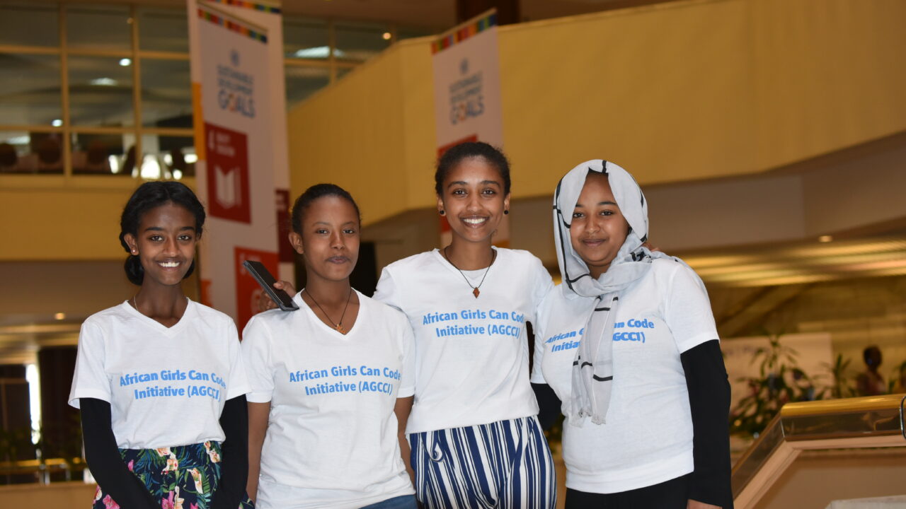 African Girls Can Code Initiative osallistujia