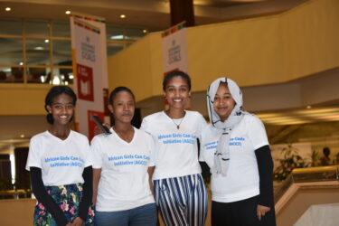 Biokemiasta kyberturvallisuuteen – lisätään tyttöjen osallisuutta teknologia-alalla